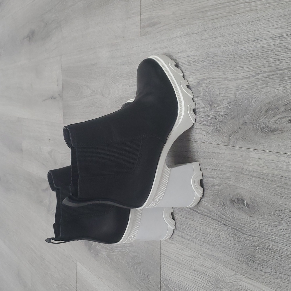 Sorel Chelsea Brex Black and White Heeled Boots Size 7 New Without Tags - Picture 2 of 6